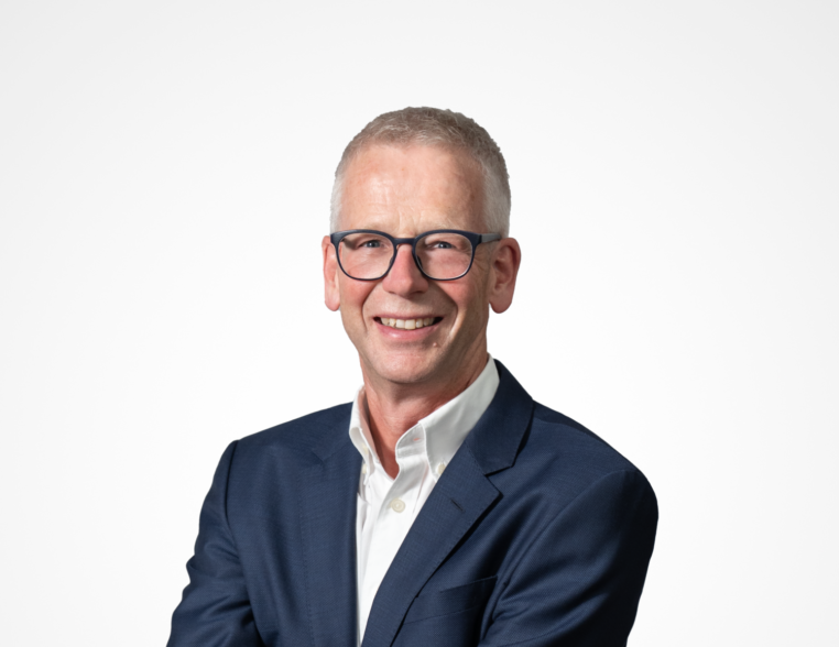 Peter-Hueberli_Verschränkt